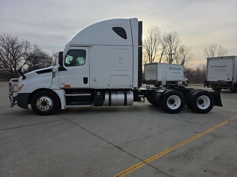 2021 FREIGHTLINER CA126SLP Tandem Axle Sleeper #22917