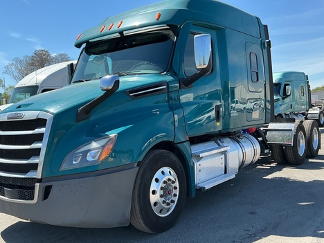 2020-freightliner-cascadia-tandem-axle-sleeper #23000