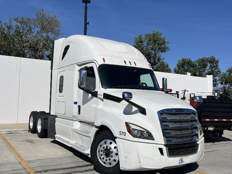 2018 FREIGHTLINER Cascadia 126 Tandem Axle Sleeper #23003