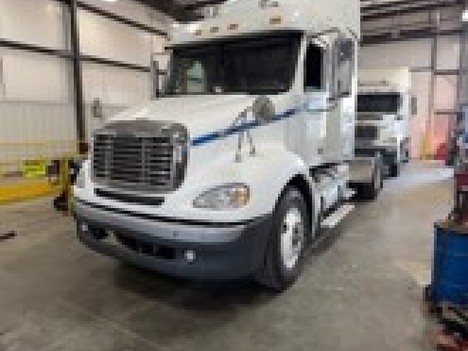 2016 FREIGHTLINER COLUMBIA Single Axle Sleeper #23025