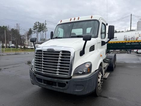 2018 FREIGHTLINER CA113DC Tandem Axle Daycab #23042 2018 FREIGHTLINER CA113DC Tandem Axle Daycab #23042