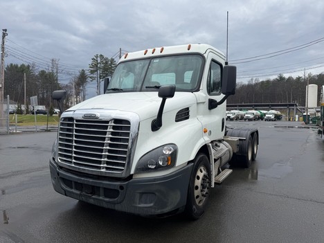 2019 FREIGHTLINER CA113DC Tandem Axle Daycab #23043 2019 FREIGHTLINER CA113DC Tandem Axle Daycab #23043