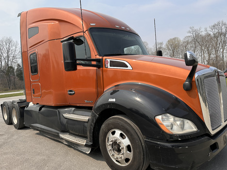 2019-kenworth-t680-tandem-axle-sleeper #23070