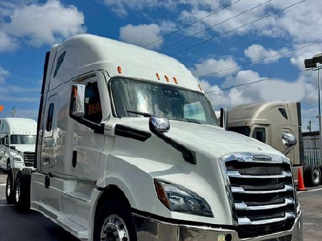 2022-freightliner-cascadia-126-tandem-axle-sleeper #23154
