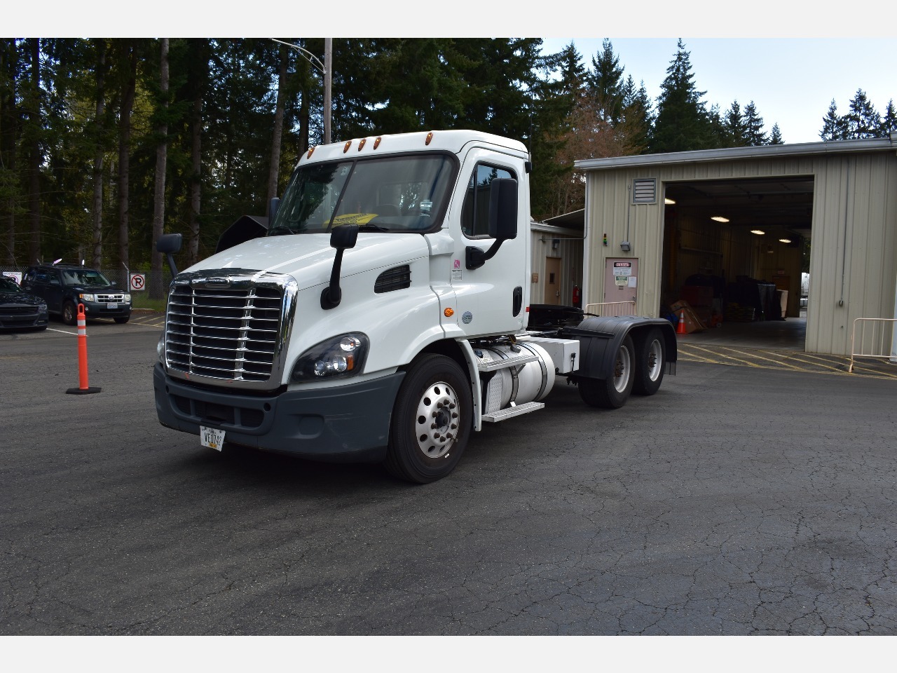 USED 2018 FREIGHTLINER CA113DC TANDEM AXLE DAYCAB TRUCK #23156 USED 2018 FREIGHTLINER CA113DC TANDEM AXLE DAYCAB TRUCK #23156