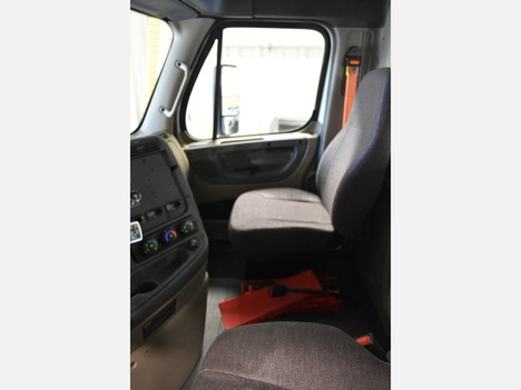 USED 2018 FREIGHTLINER CA113DC TANDEM AXLE DAYCAB TRUCK #23156-9