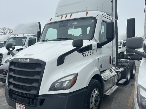 2021 FREIGHTLINER Cascadia 116 Tandem Axle Daycab #23190
