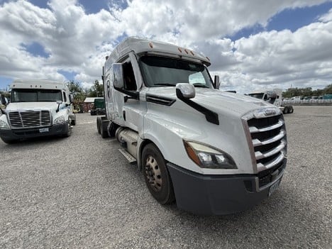 2020 FREIGHTLINER Cascadia Tandem Axle Sleeper #23214 2020 FREIGHTLINER Cascadia Tandem Axle Sleeper #23214