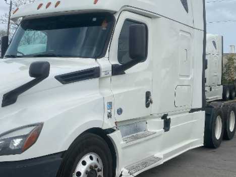 2018 FREIGHTLINER Cascadia 126 Tandem Axle Sleeper #23593