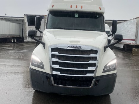 2018 FREIGHTLINER Cascadia 126 Tandem Axle Sleeper #23596