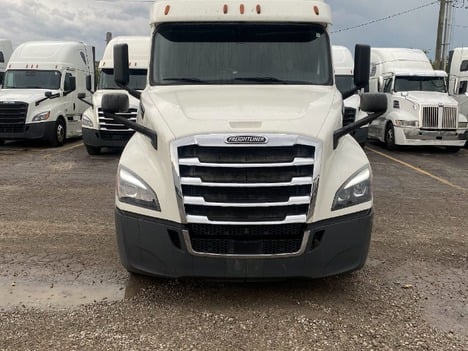 2018 FREIGHTLINER Cascadia 126 Tandem Axle Sleeper #23597