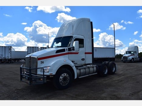 2021 KENWORTH T880 Tandem Axle Daycab #23627 2021 KENWORTH T880 Tandem Axle Daycab #23627