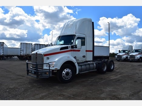 2021 KENWORTH T880 Tandem Axle Daycab #23628 2021 KENWORTH T880 Tandem Axle Daycab #23628