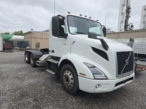 2021 VOLVO VNR64T300 Tandem Axle Daycab #23651 2021 VOLVO VNR64T300 Tandem Axle Daycab #23651