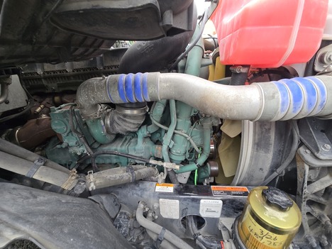 USED 2021 VOLVO VNR64T300 TANDEM AXLE DAYCAB TRUCK #23651-6