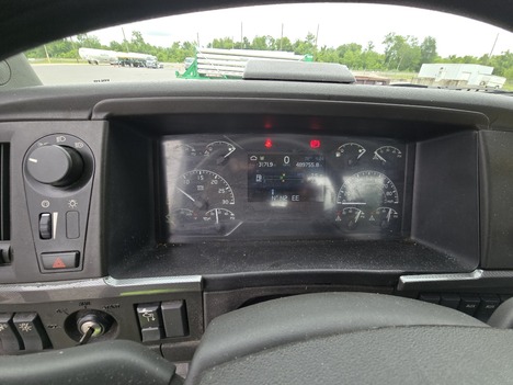USED 2021 VOLVO VNR64T300 TANDEM AXLE DAYCAB TRUCK #23651-9
