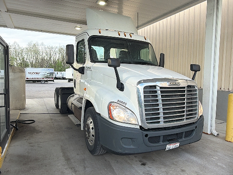 2020-freightliner-cascadia-tandem-axle-daycab #23652