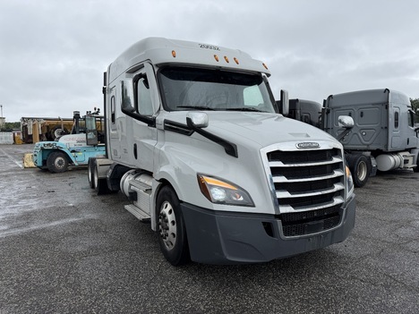 2020-freightliner-cascadia-126-tandem-axle-sleeper #23703