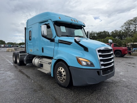 2020-freightliner-cascadia-126-tandem-axle-sleeper #23704