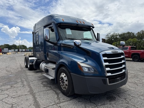 2020-freightliner-cascadia-126-tandem-axle-sleeper #23705