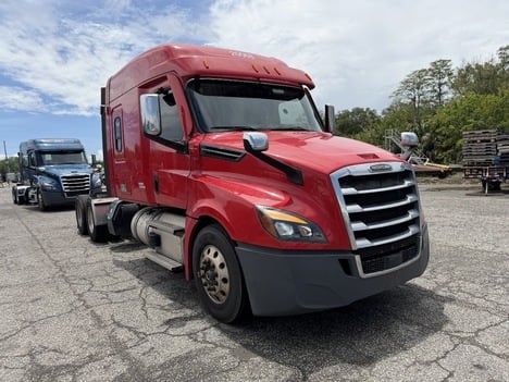 2020-freightliner-cascadia-126-tandem-axle-sleeper #23706