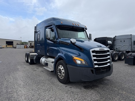 2020-freightliner-cascadia-126-tandem-axle-sleeper #23707