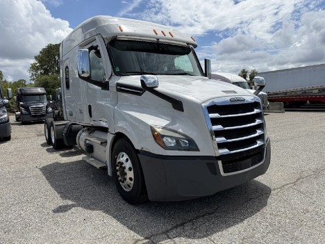 2020-freightliner-cascadia-126-tandem-axle-sleeper #23708