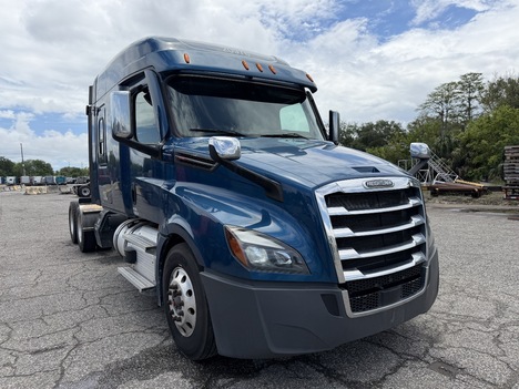 2020-freightliner-cascadia-126-tandem-axle-sleeper #23711