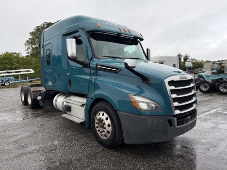 2020-freightliner-cascadia-126-tandem-axle-sleeper #23720