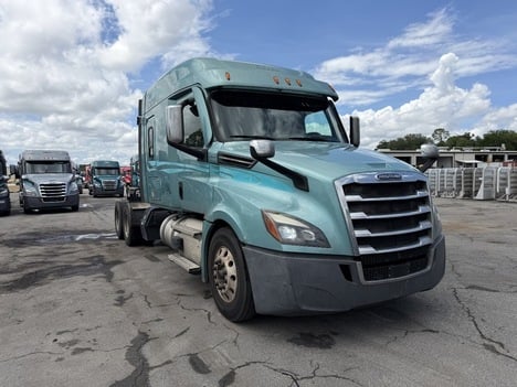 2020-freightliner-cascadia-126-tandem-axle-sleeper #23721