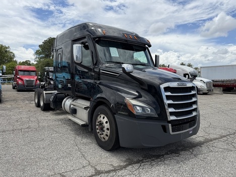 2020-freightliner-cascadia-126-tandem-axle-sleeper #23725