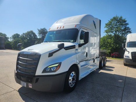 2020 FREIGHTLINER Cascadia 126 Tandem Axle Sleeper #23804