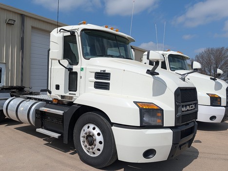 2023-mack-anthem-64t-tandem-axle-daycab #23876