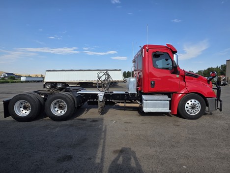 2020-freightliner-cascadia-126-tandem-axle-daycab #24018