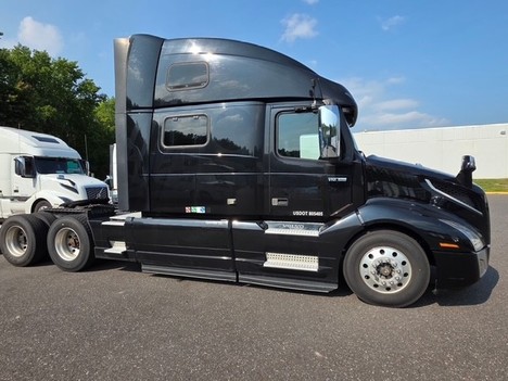 2019 VOLVO VNL64T860 Tandem Axle Sleeper #24044 2019 VOLVO VNL64T860 Tandem Axle Sleeper #24044