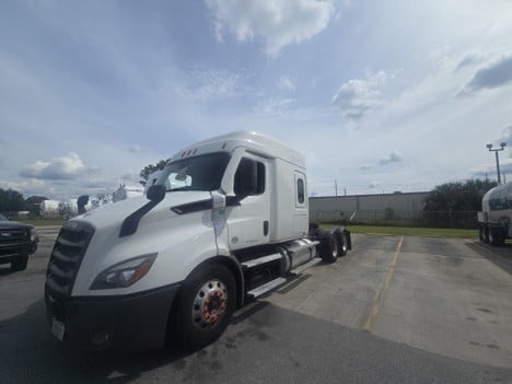 2022 FREIGHTLINER CASCADIA 116 Tandem Axle Sleeper #24088 2022 FREIGHTLINER CASCADIA 116 Tandem Axle Sleeper #24088