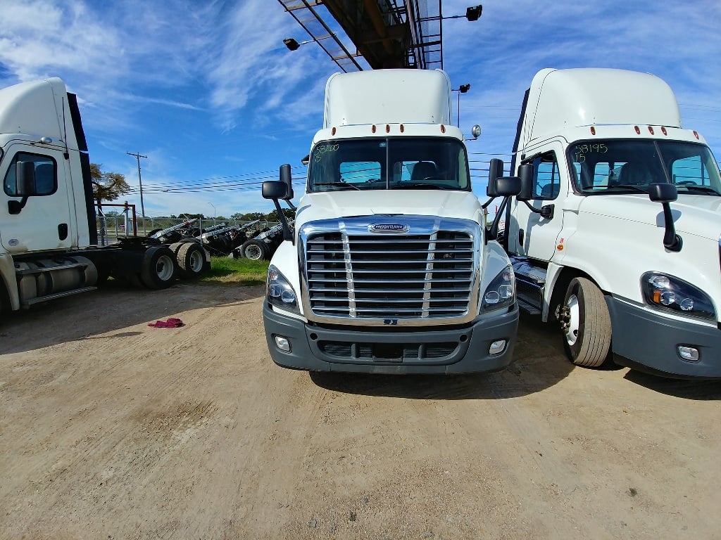 2016 Freightliner Cascadia Daycab For Sale Aq 4215