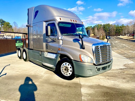2015 FREIGHTLINER CASCADIA Tandem Axle Sleeper