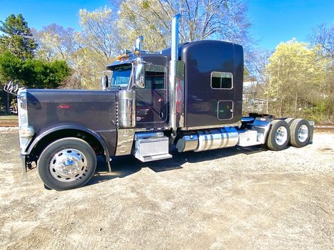 2017 PETERBILT 389 Tandem Axle Sleeper