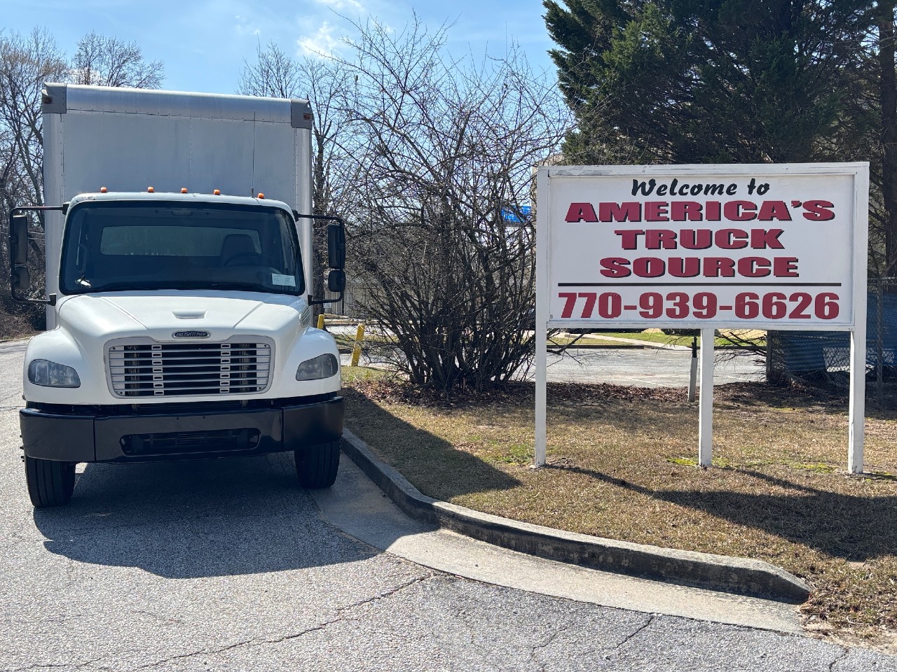 USED 2011 FREIGHTLINER M2106 BOX VAN TRUCK #10550 USED 2011 FREIGHTLINER M2106 BOX VAN TRUCK #10550