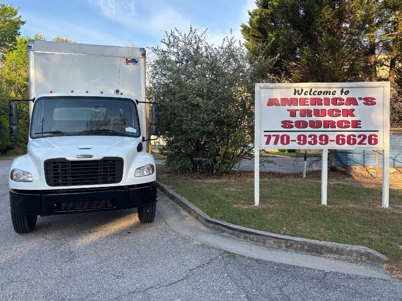 USED 2021 FREIGHTLINER M2106 BOX VAN TRUCK #10557 USED 2021 FREIGHTLINER M2106 BOX VAN TRUCK #10557