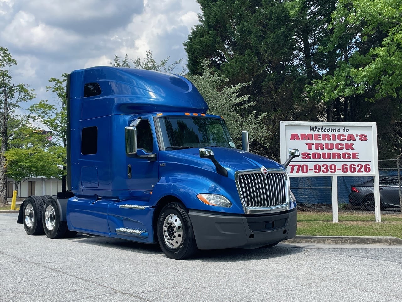 USED 2021 INTERNATIONAL LT625E TANDEM AXLE SLEEPER TRUCK #10583 USED 2021 INTERNATIONAL LT625E TANDEM AXLE SLEEPER TRUCK #10583