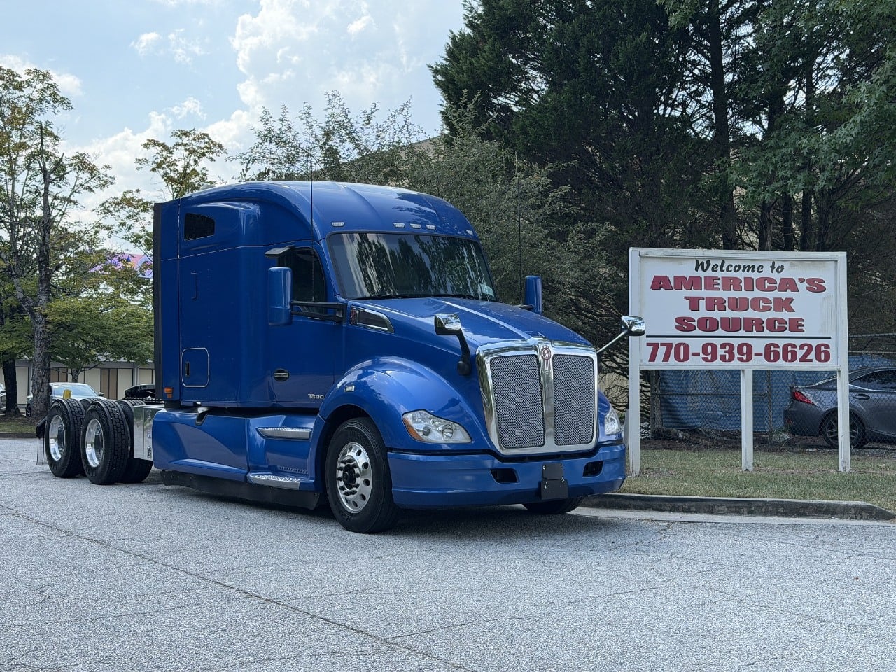 USED 2021 KENWORTH T680 TANDEM AXLE SLEEPER TRUCK #10607 USED 2021 KENWORTH T680 TANDEM AXLE SLEEPER TRUCK #10607