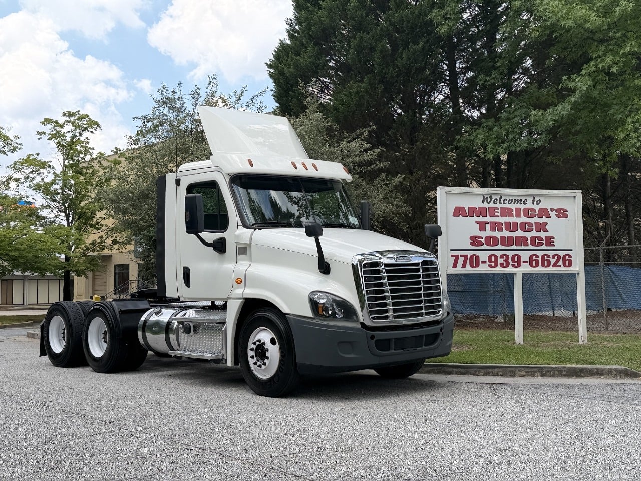 USED 2018 FREIGHTLINER CASCADIA 125 TANDEM AXLE DAYCAB TRUCK #10620 USED 2018 FREIGHTLINER CASCADIA 125 TANDEM AXLE DAYCAB TRUCK #10620