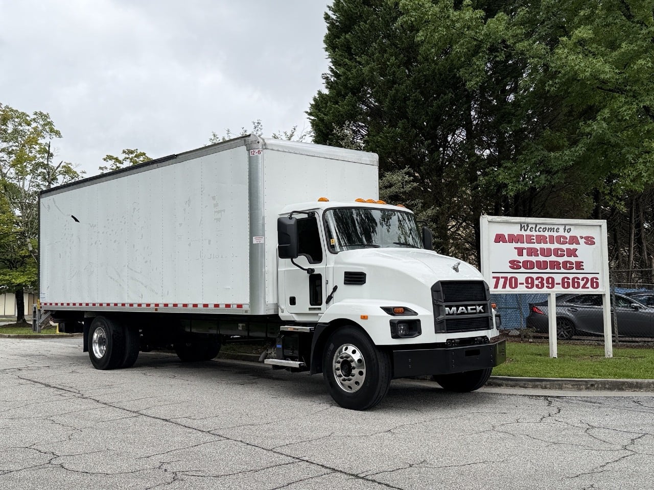 USED 2024 MACK MD6 BOX VAN TRUCK #10622 USED 2024 MACK MD6 BOX VAN TRUCK #10622