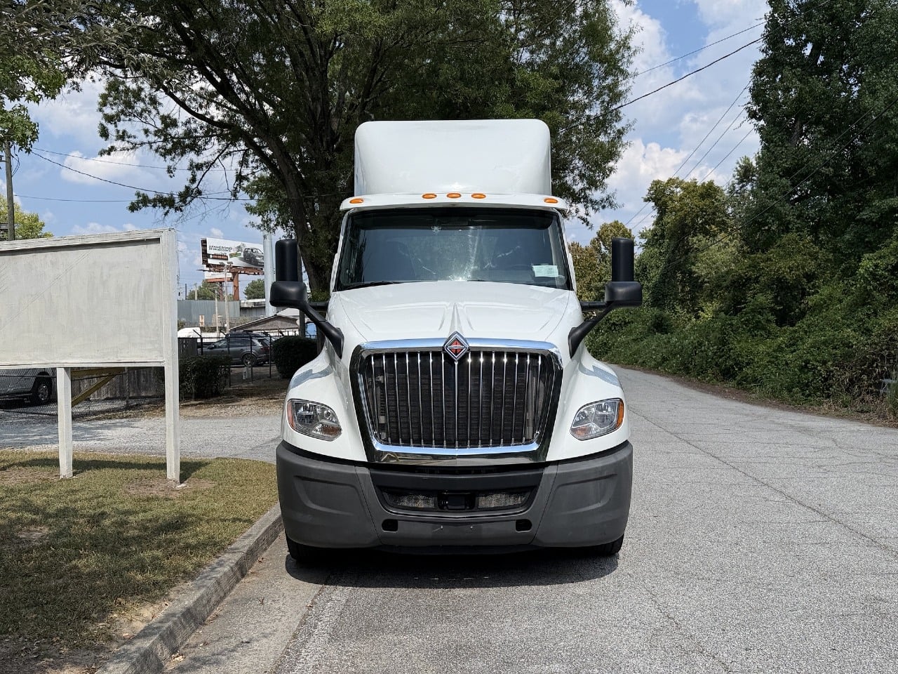 USED 2020 INTERNATIONAL LT625 TANDEM AXLE DAYCAB TRUCK #10637 USED 2020 INTERNATIONAL LT625 TANDEM AXLE DAYCAB TRUCK #10637