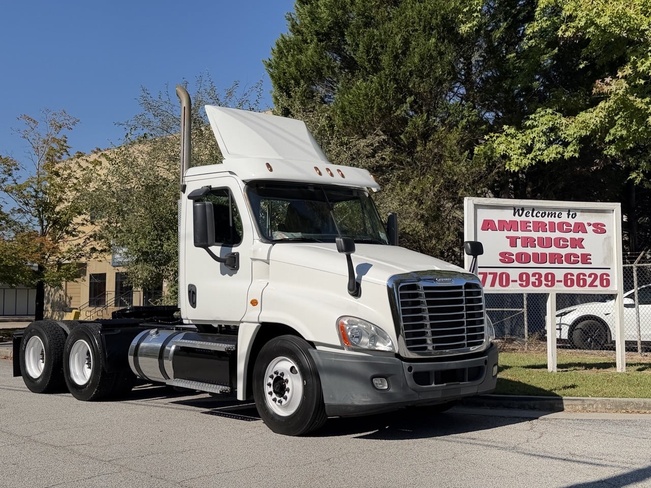USED 2019 FREIGHTLINER CA125 TANDEM AXLE DAYCAB TRUCK #10648 USED 2019 FREIGHTLINER CA125 TANDEM AXLE DAYCAB TRUCK #10648