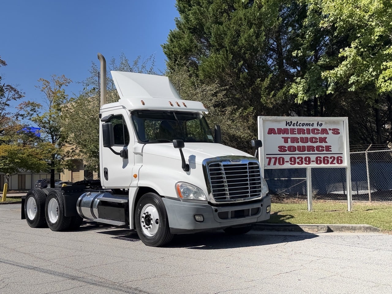 USED 2019 FREIGHTLINER CA125 TANDEM AXLE DAYCAB TRUCK #10649 USED 2019 FREIGHTLINER CA125 TANDEM AXLE DAYCAB TRUCK #10649