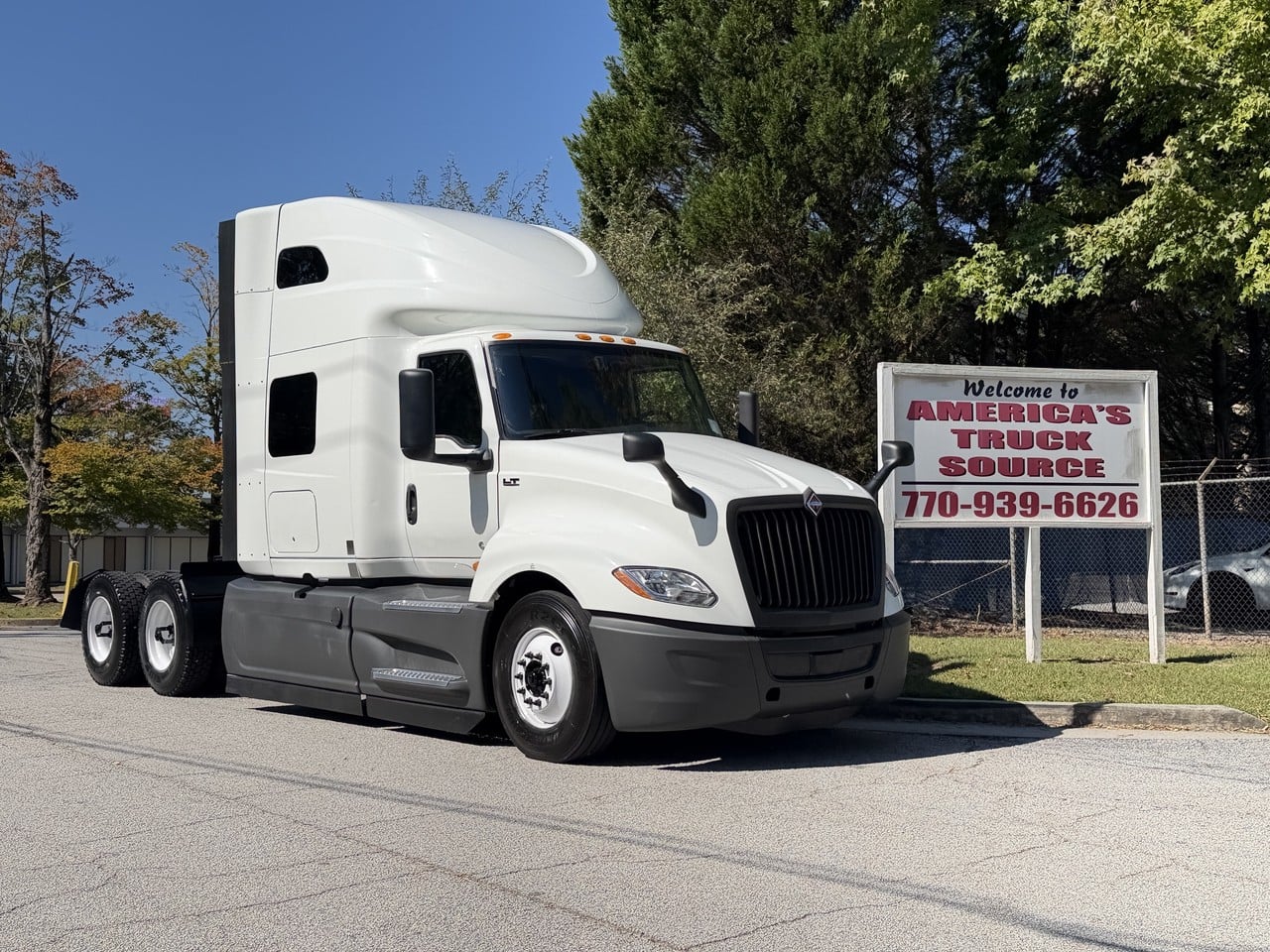 USED 2023 INTERNATIONAL LT625 TANDEM AXLE SLEEPER TRUCK #10684 USED 2023 INTERNATIONAL LT625 TANDEM AXLE SLEEPER TRUCK #10684