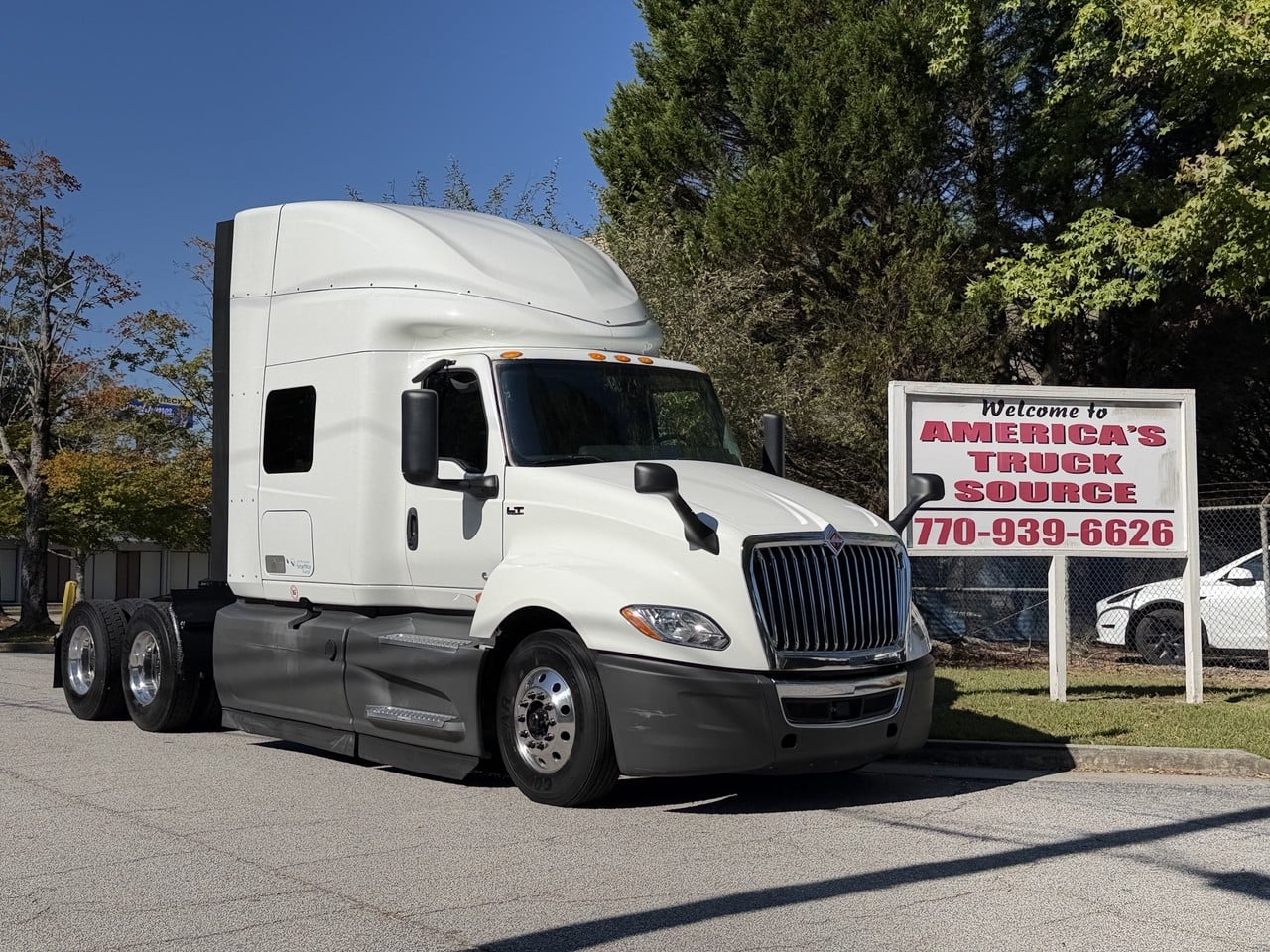 USED 2023 INTERNATIONAL LT625 TANDEM AXLE SLEEPER TRUCK #10687 USED 2023 INTERNATIONAL LT625 TANDEM AXLE SLEEPER TRUCK #10687